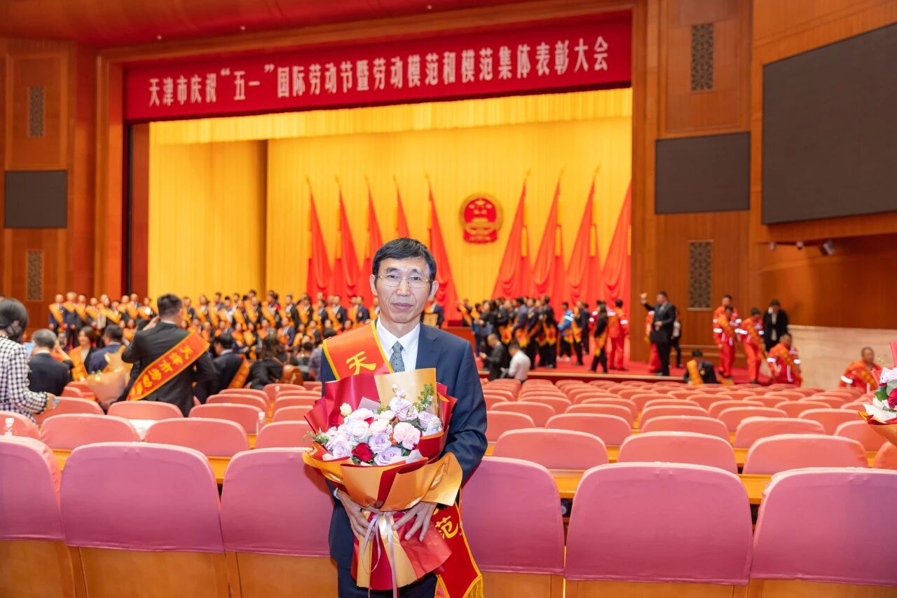 【五一特辑·劳模风采】2025年天津市劳动模范李荣：匠心如炬的化工逐梦人