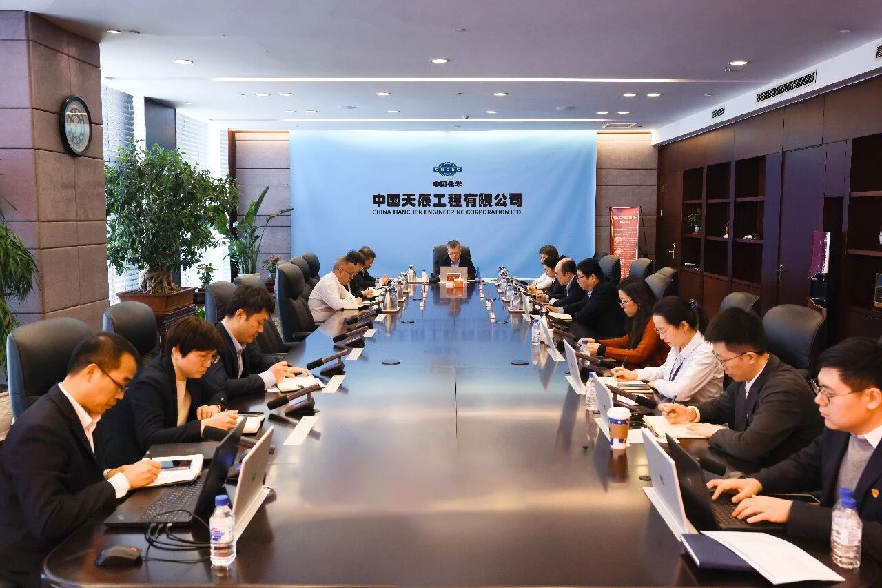 辉达娱乐党委召开2025年度民主生活会会前集中学习暨理论学习中心组第一次集体学习2