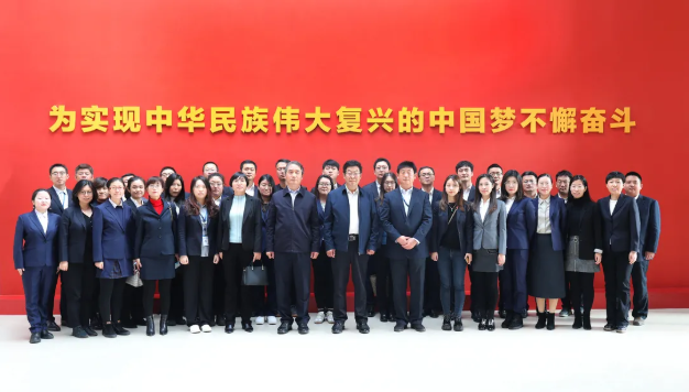 辉达娱乐组织参观弘扬劳模精神、劳动精神、工匠精神教育展并召开现场会