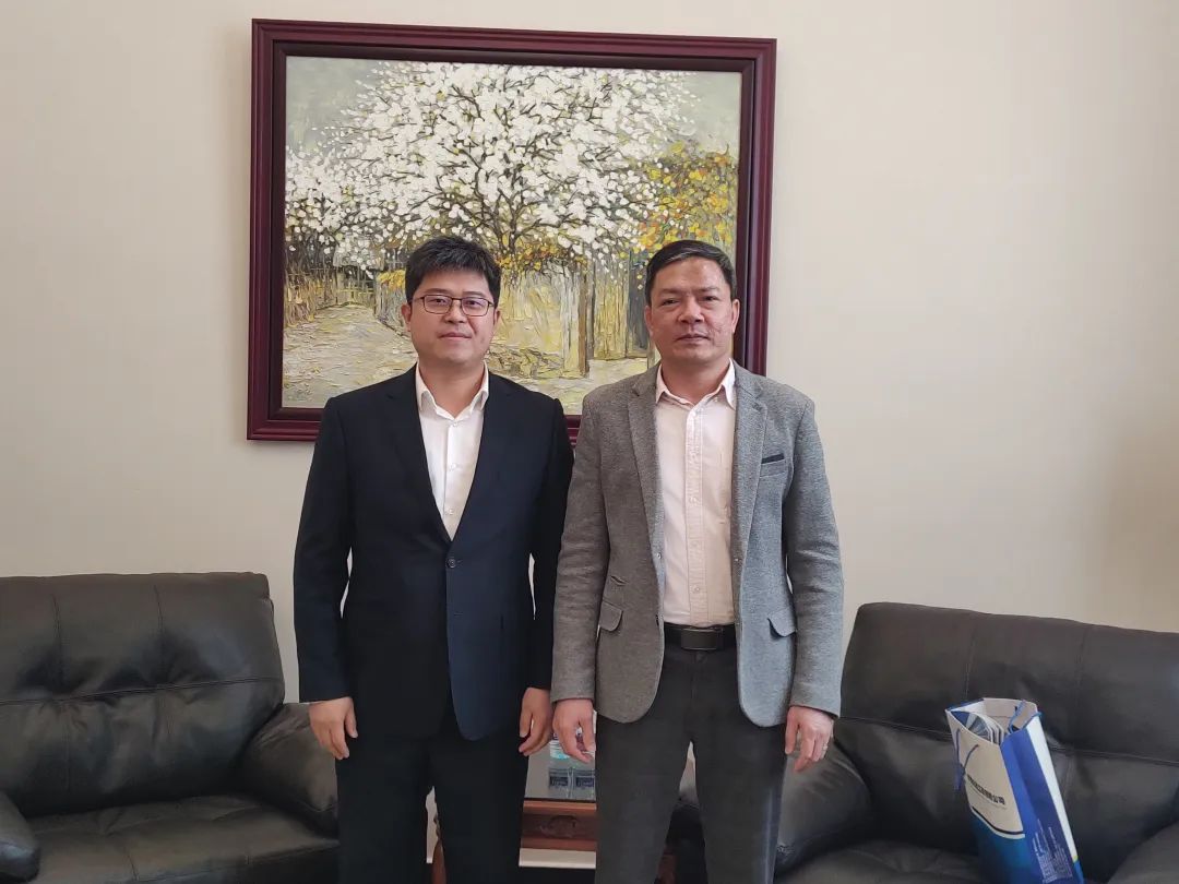 Zhao Minwei visita la Embajada de Vietnam en China